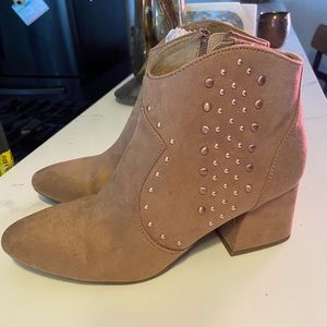 Pink/mauve suede booties